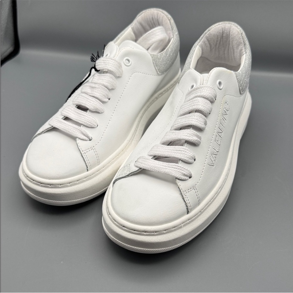 Valentino by Mario Valentino Size 7 / Women